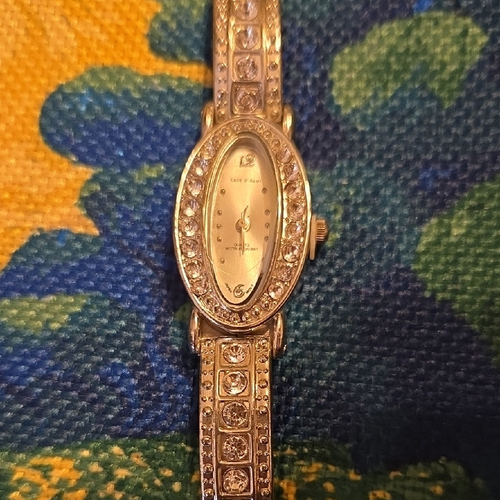 Elegant Women's Silver Watch with Crystal Detailing